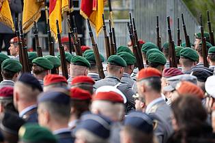 Hannes P Albert/dpa | Kann die Vergrößerung der Bundeswehr auf bis zu 240.000 Soldaten auf Basis der Freiwilligkeit erreicht werden? (Archivbild) 