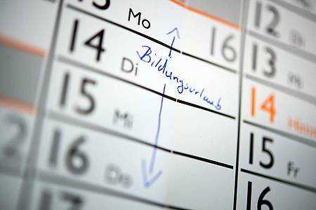 Daniel Naupold/dpa | Welche Weiterbildung passt zu mir? Dazu können sich Wiedereinsteigerinnen und Wiedereinsteiger beraten lassen.