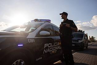 Clara Margais/dpa | Die spanische Polizei hat Mordermittlungen aufgenommen, nachdem an Händen und Füßen gefesselte Ertrunkene in den Gewässern rund um Mallorca und Nachbarinseln gefunden wurden.