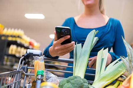 Benjamin Nolte/dpa-tmn | Gläserne Kundin: Super-Apps können das Kaufverhalten auswerten und steuern.