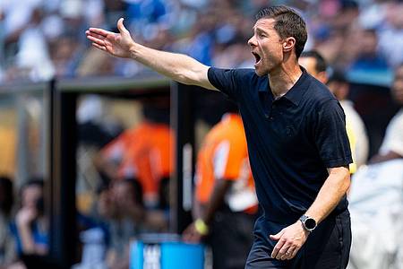Sven Hoppe/dpa | Engagiert am Spielfeldrand beim Real-Debüt: Xabi Alonso.