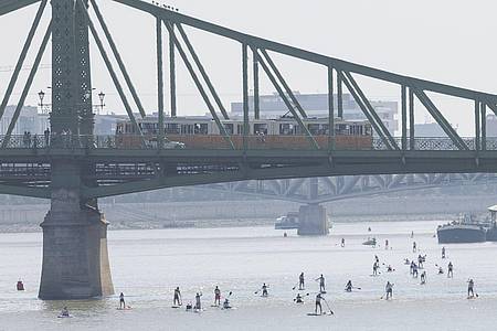 Attila Volgyi/XinHua/dpa | In Budapest ist das Schwimmen in der Donau punktuell möglich. (Archivbild)