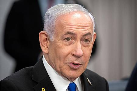 Mark Schiefelbein/AP/dpa | Israels Regierungschef Netanjahu ist für sein politisches Überleben auf seine rechtsextremen Koalitionspartner angewiesen. (Archivbild)