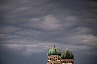 Peter Kneffel/dpa | Wolken bestimmen in Teilen Deutschlands das Bild in den kommenden Tagen. 