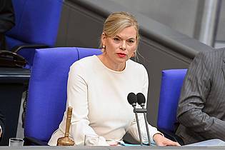 Katharina Kausche/dpa | Bundestagspräsidentin Julia Klöckner (CDU) nannte das Massaker von Srebrenica «das größte Kriegsverbrechen auf europäischem Boden seit dem Zweiten Weltkrieg». 