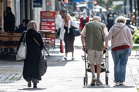 Fabian Sommer/dpa | Muslimisches Leben im öffentlichen Raum. (Archivfoto)