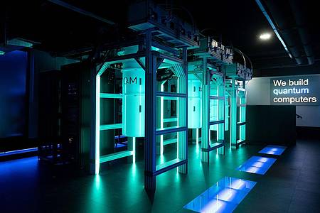 Sven Hoppe/dpa | Quantencomputer können viel schneller rechnen als herkömmliche Computer: Die G7 will bei ihrer Nutzung schnell Fortschritte erzielen. (Archivbild)