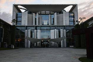Hannes P. Albert/dpa | Im Kanzleramt wollen am Nachmittag Vertreter von Bund und Ländern zusammenkommen.