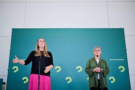 Sebastian Gollnow/dpa | Das Bild der alltagsfernen Elite-Partei verfange, schreiben die Fraktionsvorsitzenden Katharina Dröge und Britta Haßelmann in einem internen Strategiepapier. 