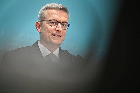 Sebastian Christoph Gollnow/dpa | Digitalminister Wildberger hat sich dafür ausgesprochen, das europäische Digitalgesetz DSA konsequent durchzusetzen. (Archivbild)