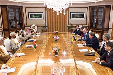 Hannes P. Albert/dpa | Außenminister Johann Wadephul (CDU) führte im Sultanat Oman in der Golfregion politische Gespräche. (Archivbild)