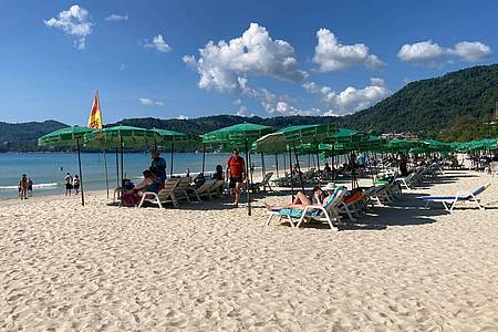 Carola Frentzen/dpa | Auch nahe des bekannten Patong Beach wurde ein Sprengsatz gefunden. (Archivbild)