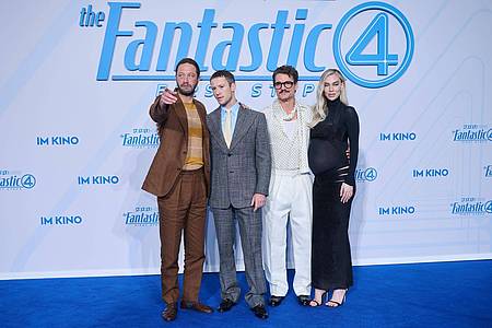 Annette Riedl/dpa | Die Schauspieler Ebon Moss-Bachrach (l-r), Joseph Quinn, Pedro Pascal und Vanessa Kirby präsentierten ihren neuen Film in Berlin.