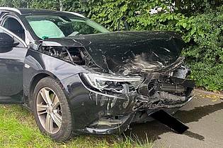 Der Opel der Bad Oeynhausenerin wurde bei dem Unfall stark beschädigt.
Foto: Polizei Minden-Lübbecke