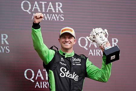 Bradley Collyer/PA Wire/dpa | Für seinen ersten Podiumsplatz in der Formel 1 bekam Nico Hülkenberg einen Pokal aus Lego-Bausteinen.