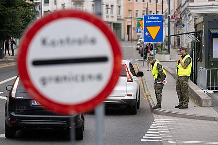 Sebastian Kahnert/dpa | Auf polnischer Seite wird laut Innenministerium flächendeckend kontrolliert.