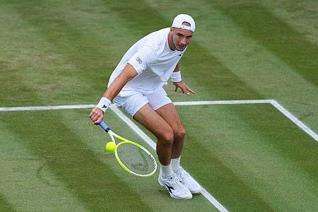 Kirsty Wigglesworth/AP/dpa | Jan-Lennard Struff erreicht die dritte Runde in Wimbledon.