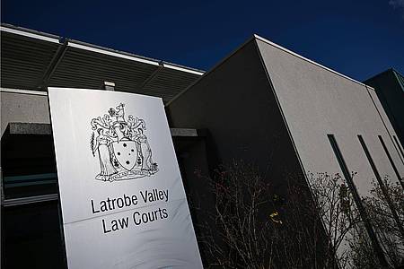 James Ross/AAP Image/AP/dpa | Das Verfahren im Latrobe Valley Magistrates Court dauerte mehr als neun Wochen, bevor die Jury sich zu Beratungen zurückzog. (Archivbild)