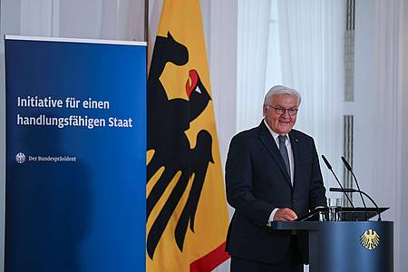 Katharina Kausche/dpa | Die Initiative für einen handlungsfähigen Staat legt ihren Abschlussbericht vor - Schirmherr ist Bundespräsident Steinmeier.