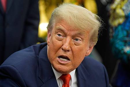 Manuel Balce Ceneta/AP/dpa | Im Streit mit Elon Musk lässt sich Trump einmal mehr über den Tech-Milliardär aus. 