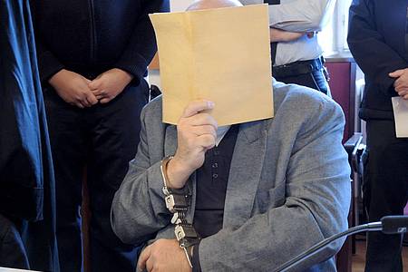 Thomas Burmeister/dpa | Zu den Opfern gehörten der Ehemann und ein Lebensgefährte seiner Tochter. (Archivbild)
