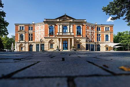 Daniel Karmann/dpa | Das Bayreuther Festspielhaus. (Archivbild)