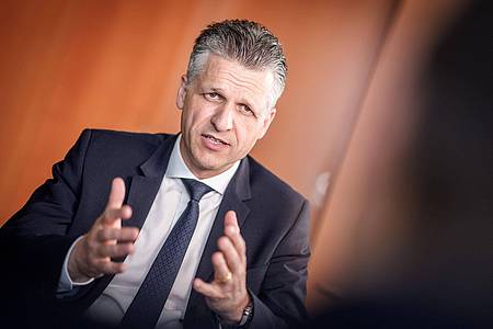 Michael Kappeler/dpa | Frei sieht Probleme bei der Durchsetzung von Altersbeschränkungen. 