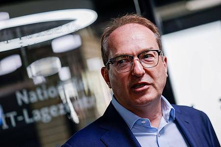 Thomas Banneyer/dpa | Das BSI soll laut Dobrindt mit mehr Geld ausgestattet werden, um die Cyber-Sicherheit zu stärken.