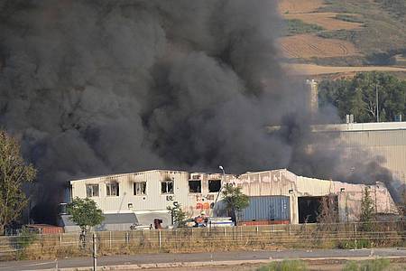 Rafael Martín/EUROPA PRESS/dpa | Rund 60.000 Bewohner umliegender Gemeinden wurden aufgerufen, ihre Häuser nicht zu verlassen, Türen und Fenster geschlossen zu halten und Klimaanlagen auszustellen.