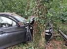 Die Fahrerin des BMW verlor die Kontrolle über den Wagen und krachte gegen einen Baum.
Foto: Polizei Minden-Lübbecke