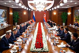 Uncredited/Russian Foreign Ministry Press Service/AP/dpa | Schickt Nordkorea weitere Soldaten zur Unterstützung des russischen Kriegs gegen die Ukraine? 