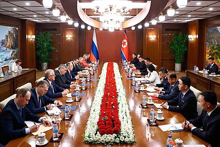 Uncredited/Russian Foreign Ministry Press Service/AP/dpa | Schickt Nordkorea weitere Soldaten zur Unterstützung des russischen Kriegs gegen die Ukraine? 