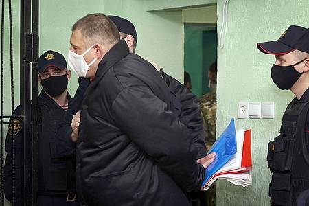 Sergei Kholodilin/BelTa/AP/dpa | Sergej Tichanowski wurde in Belarus zu 18 Jahren Haft verurteilt, jetzt aber freigelassen. (Archivbild)