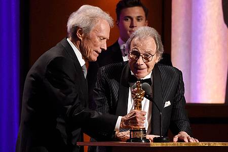 Chris Pizzello/Invision/AP/dpa | Schifrin bei einer Preisverleihung in den USA