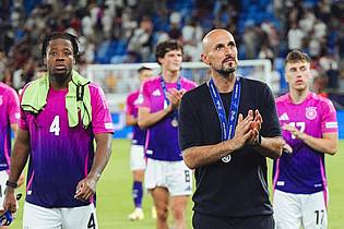 Robert Nemeti/dpa | Trainer Antonio Di Salvo ist stolz auf sein Team.