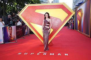 Lucy North/PA Wire/dpa | Rachel Brosnahan spielt Lois Lane, die Freundin von Clark Kent alias Superman.