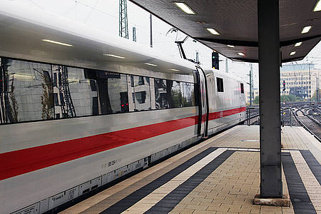 Zug im Bahnhof