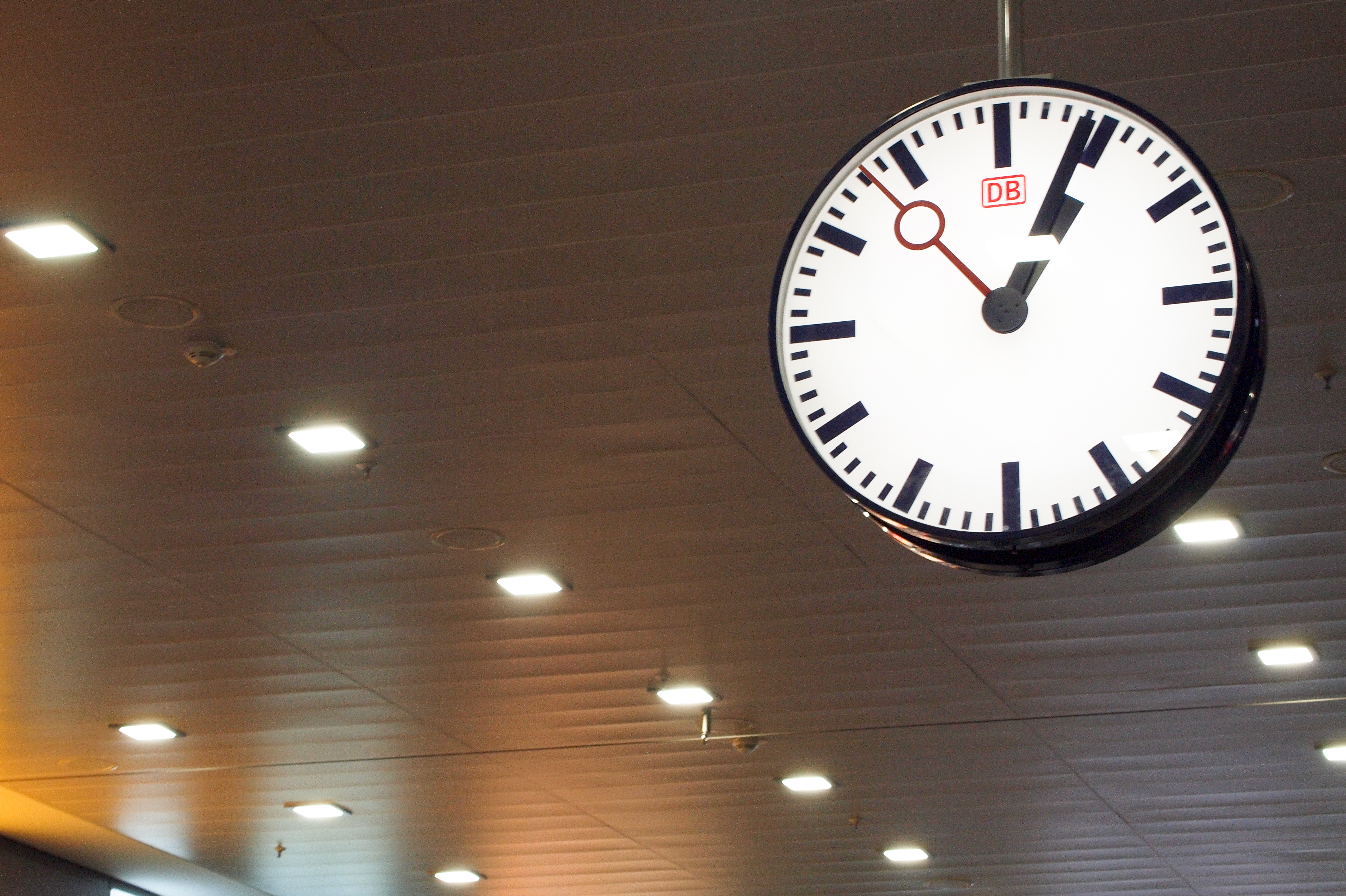 Symbol_DB_Bahnhof_Zug-040233