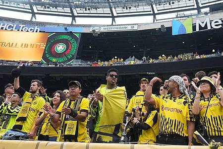 Frank Franklin II/AP/dpa | Die BVB-Fangruppe ist bei der WM amerikanisch geprägt.