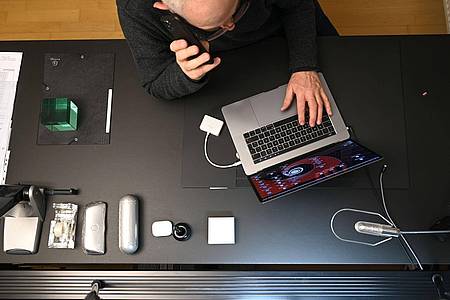 Felix Kästle/dpa/dpa-tmn | Stressfreier in den Urlaub: Wer sich Stunden für fokussiertes Arbeiten blockt, geht ohne offene To-dos in die wohlverdiente Auszeit.