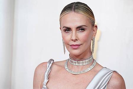 Jordan Strauss/Invision/dpa | Charlize Theron ist gerade in dem Netflix-Film «The Old Guard 2» zu sehen. (Archivbild)