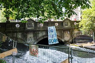 Leonie Asendorpf/dpa | Seit dem Unfalltod einer Surferin am 17. April war die Eisbachwelle in München gesperrt. 