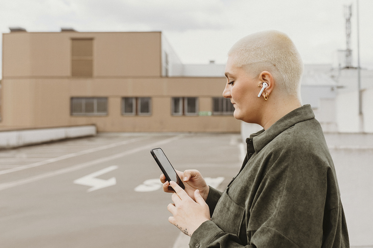 AirPods_Handy_Urban_1