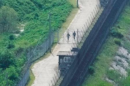 Ahn Young-joon/AP | Am Donnerstagabend ist es einem nordkoreanischen Mann gelungen, die hochgerüstete Grenze zu Südkorea zu überqueren. (Archivfoto)