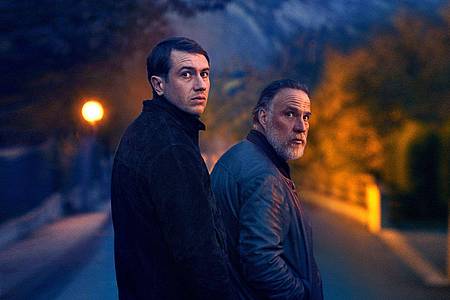 Patrick Ghiringhelli/ZDF/dpa | Yohan (Bastien Bouillon, l) und sein Kollege Marceau (Bouli Lanners) im Film «In der Nacht des 12.» 