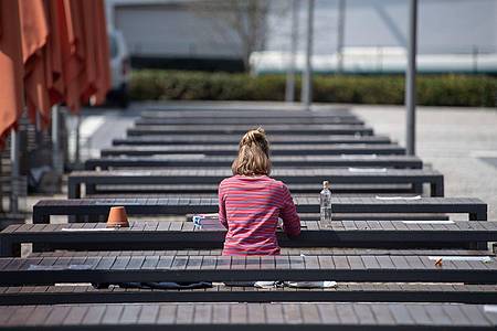 Sebastian Gollnow/dpa/dpa-tmn | Ausbildung oder Studium? Zweifel sind nach der Entscheidung normal, wichtig ist, den eigenen Weg bewusst zu wählen.