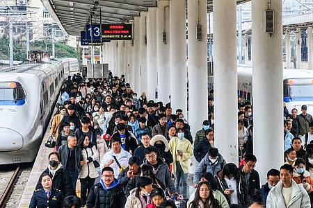 Liu Mu/XinHua/dpa | In China gelten die großen Feste als Hauptreisezeit. (Archivbild)