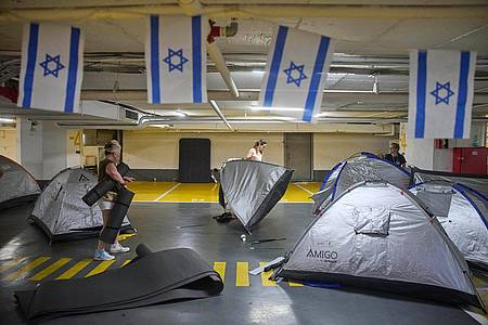 Ohad Zwigenberg/AP/dpa | Die wegen der iranischen Angriffe verhängten Beschränkungen für die Bevölkerung Israels wurden wieder aufgehoben.