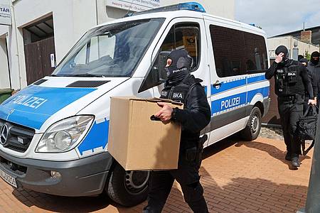 Bernd Wüstneck/dpa | Insgesamt sitzen inzwischen acht mutmaßliche Mitglieder der rechtsextremistischen Vereinigung «Letzte Verteidigungswelle» in Untersuchungshaft.   