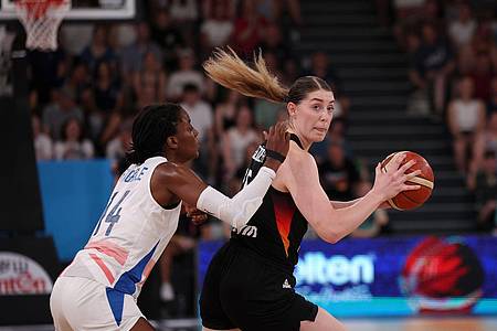 Christian Charisius/dpa | Luisa Geiselsöder und die deutschen Basketballerinnen stehen im EM-Viertelfinale.